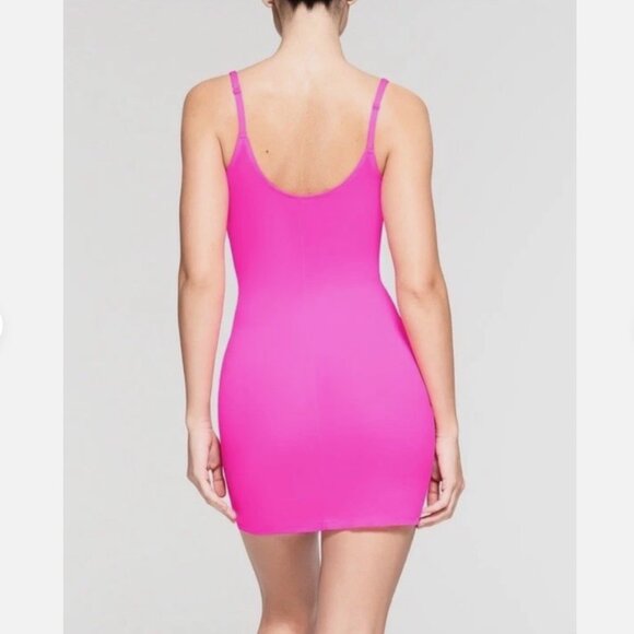 🔥 SKIMS Fits Everybody Slip Dress – Bright Fuchsia Pink | Size M 🔥 - Picture 2 of 10